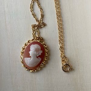 new vintage cameo pendant